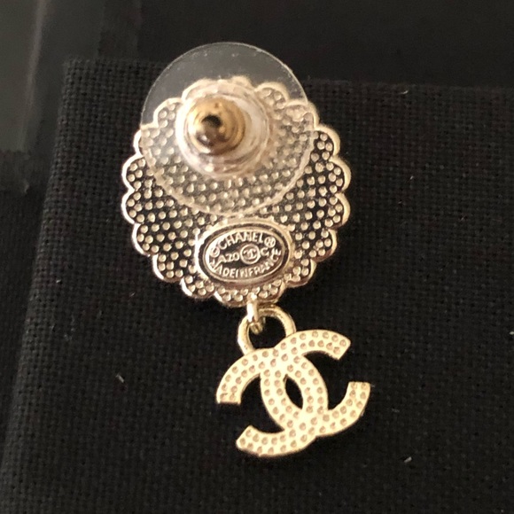 Chanel Gold Double Side CC Earrings - Picture 3 of 7